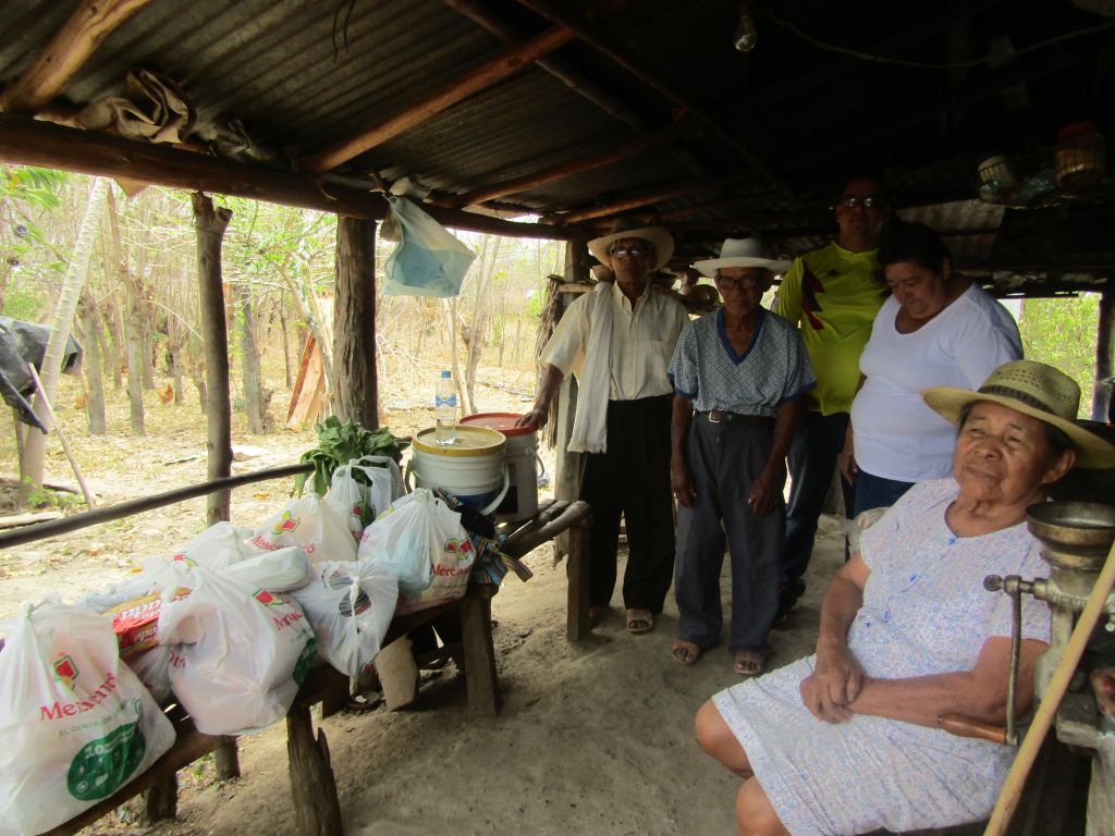 DONACION EN ALIMENTOS FLIA. AROCA